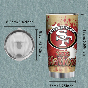 Gobelet isotherme de 20 oz en acier inoxydable, motif football, avec poignée, design audacieux et passionné, mug de voyage écologique et durable, cadeau idéal pour les fans de football - Product Image 5