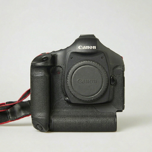Used Cannon EOS-1Ds Mark III DSLR Camera Body Professional Full Frame Digital Camera - Product Image 1