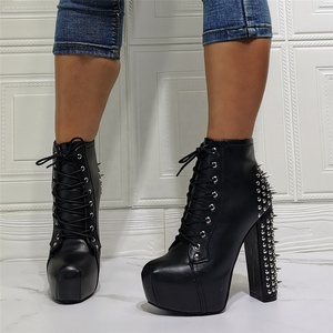 Botines de mujer con plataforma y punta redonda, adornos de remaches, cordones delanteros, tacón alto y grueso, talla grande 47, para uso diario, estilo otoño. - Product Image 1