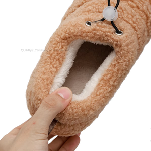 Nouvelles arrivées : Pantoufles en fourrure à semelle TPR pour femmes, pantoufles en peluche de gros pour femmes avec matériaux de haute qualité - Product Image 4