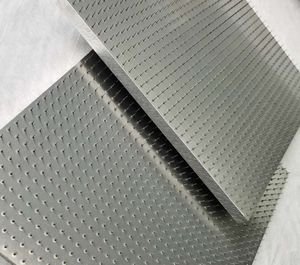 Tiras de <span class=keywords><strong>aguja</strong></span> personalizadas industriales de alta calidad, placa de <span class=keywords><strong>aguja</strong></span> de hierro perforada <span class=keywords><strong>para</strong></span> piezas de maquinaria textil - Product Image 2