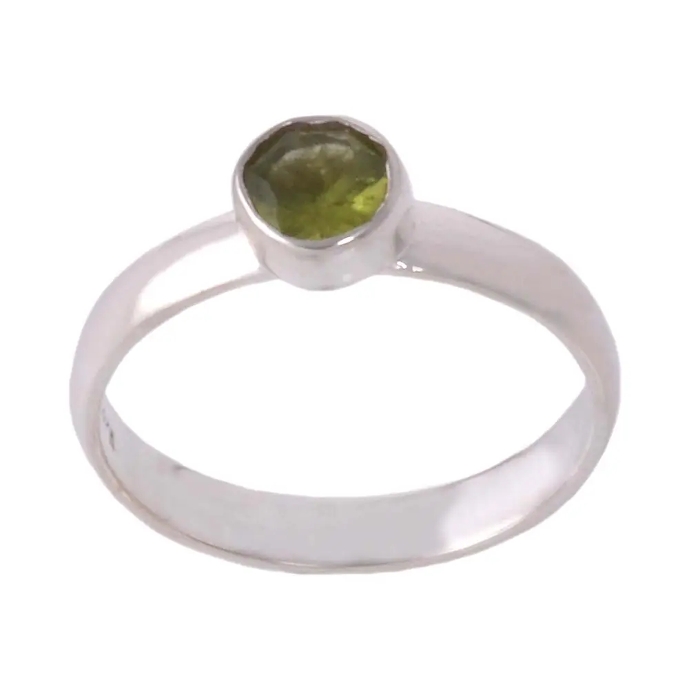 การออกแบบที่น่าตื่นตาตื่นใจ Peridot ขายส่ง925แหวนเงิน