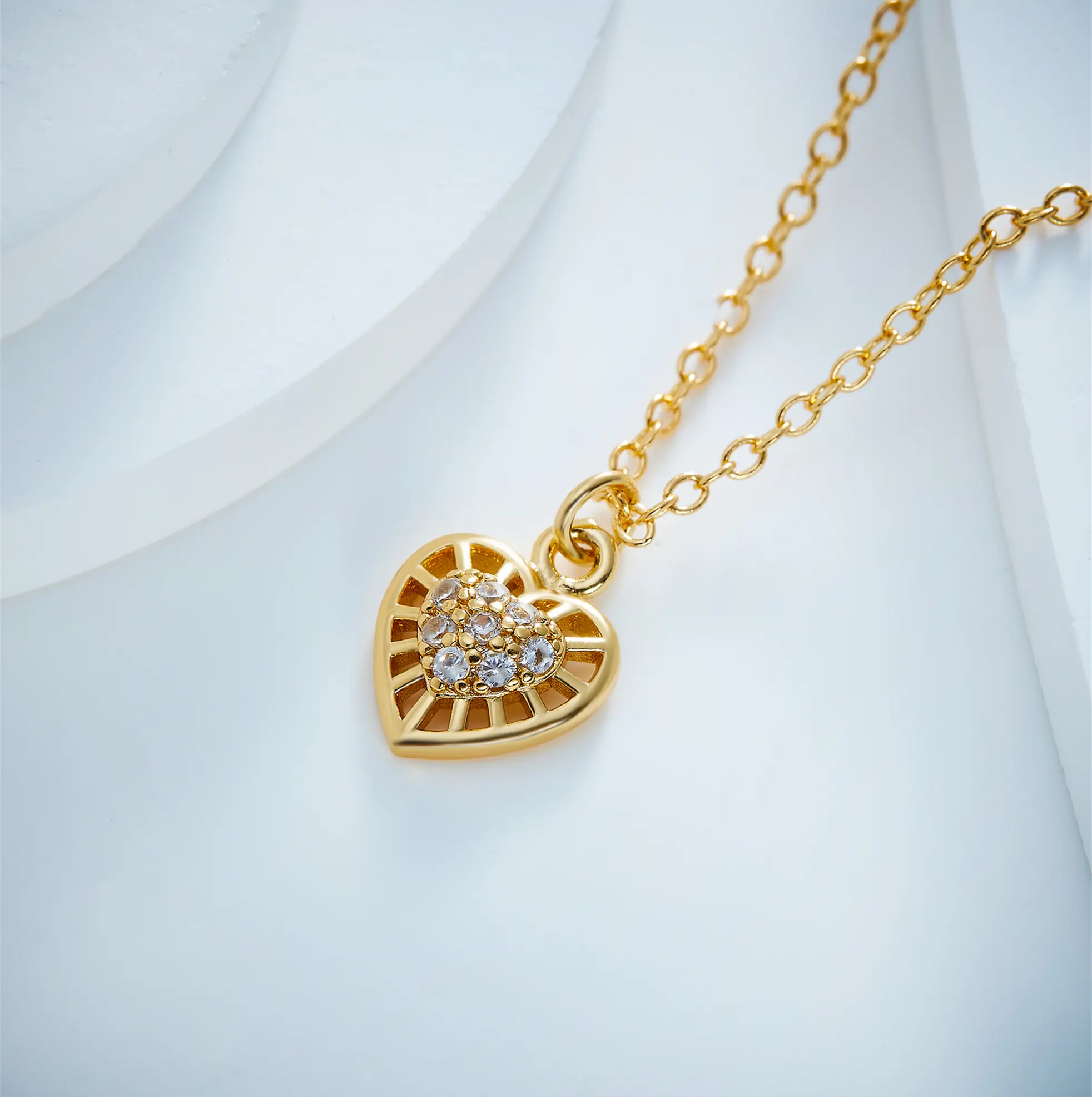 سعر الجملة العقد الطبيعي الماس مكعب الزركونيا القلب لا نهائي تراثي النساء 18k مطلية بالذهب المجوهرات قلادة الحفلات