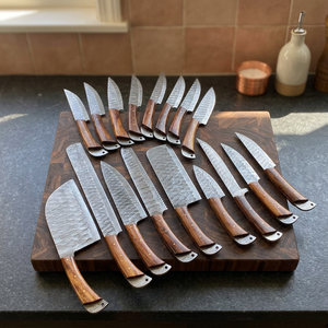 Ensemble de 17 couteaux de cuisine en acier Damas avec manches en bois ambidextres, comprenant des couteaux à steak et à découper, durables et tranchants - Product Image 1