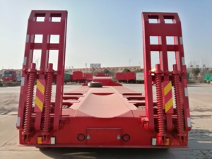 Remolque de plataforma baja de 80 toneladas de alta resistencia con rampas hidráulicas plegables para el transporte de maquinaria de construcción - Product Image 4