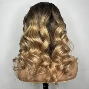 Couleur personnalisée vague lâche couleur juive Ombre couleur européenne cheveux humains mèches brunes miel blond dentelle perruque pour les femmes