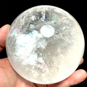 Sphère de cristal de quartz clair de grande taille en pierre naturelle de haute qualité de 8,5 à 9 cm pour la décoration de la maison et la méditation - Product Image 2