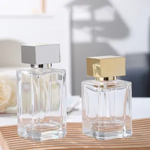 Frasco de perfume de luxo recarregável para spray atomizador de vidro de ombro quadrado com tampa quadrada, amostra grátis 50ml 100ml