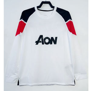 Maillot de football rétro Manchester 2010/11 à manches courtes, tenue d'extérieur personnalisable pour les compétitions européennes des clubs - Product Image 1