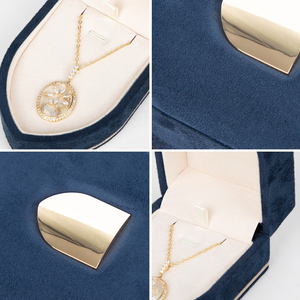 Coffret à bijoux Zebopak bleu marine en velours, forme arche cathédrale, avec rangement pour bagues, colliers et pendentifs, finition dorée, par le fabricant - Product Image 3