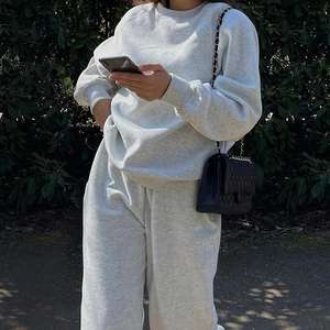 Ensemble <span class=keywords><strong>de</strong></span> vêtements <span class=keywords><strong>de</strong></span> sport pour femmes avec logo personnalisé, 100% coton, haut à col rond et <span class=keywords><strong>pantalon</strong></span> décontracté, ensemble deux pièces surdimensionné pour femmes - Product Image 2