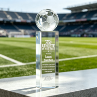 Trophée de football en cristal transparent personnalisé Noble Custom Clear Pillar, surface extérieure gravée, emblème personnalisé, prix pour athlète de football aux performances exceptionnelles