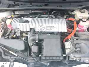 Toyota Levin PHEV 1.8L E-CVT berline certifiée 2019, 136 ch, empattement 2700 mm, consommation de carburant 1.3L, Grade A, export - Product Image 3