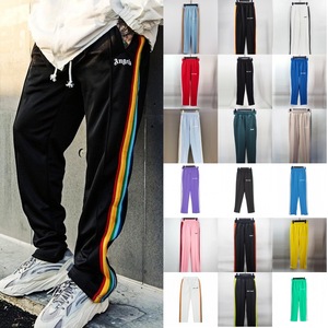 Pantaloncini Unisex Giovanili di Tendenza con Fasce Arcobaleno, Stile di Coppia, Design Foggy High-Street con Palme, Vestibilità Rilassata - Product Image 2