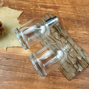 Flacone di Profumo in Vetro Trasparente Vuoto Ricaricabile <span class=keywords><strong>da</strong></span> 50ml per Fragranze, Oli Essenziali, Cosmetici <span class=keywords><strong>da</strong></span> Viaggio - Product Image 2