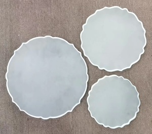 Alquiler de Platos de Cristal Blancos Elegantes con Borde Plateado - Product Image 2