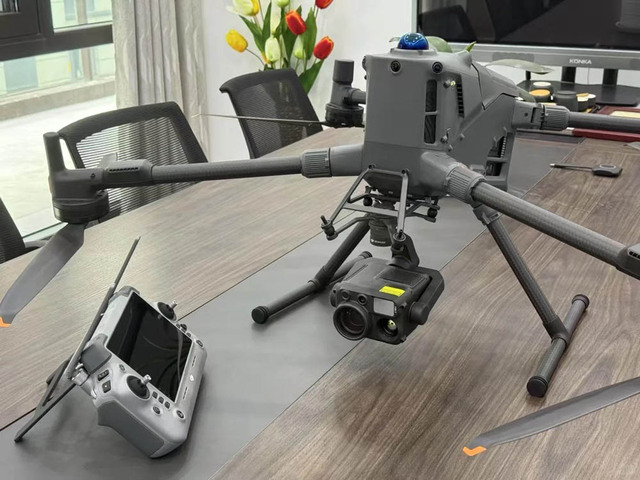 Matrice 400 Industrial Drone with Dual Payload, 10km Transmission for Power Line Inspection Surveying and Public Safety
