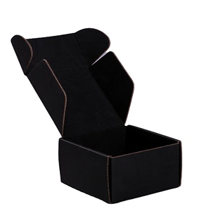 Scatola per Scarpe Personalizzata Riciclabile con Coperchio Ribaltabile in Cartone Ondulato <span class=keywords><strong>Nero</strong></span> con <span class=keywords><strong>Logo</strong></span> Stampato a Caldo per Imballaggio Vestiti e Spedizioni - Product Image 1