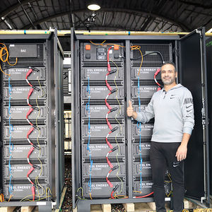 Système de stockage d'énergie intelligent hors réseau GSL ENERGY 80 kWh 100 kWh 200 kWh pour usage industriel et commercial, système de stockage d'énergie extérieur IP55 PCS - Product Image 1