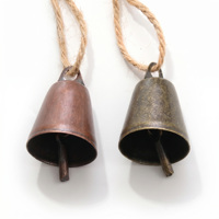 Pendentif cloche en fer antique personnalisé OEM avec cordelette 26mm pour Noël, mariage, fête, ornement suspendu, décoration intérieure
