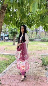 Travail brodé ethnique indien Dupatta magnifiquement doublé et complet élégant costume Kurti pour les fêtes et les festivals - Product Image 3