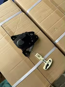 Actionneur de verrouillage de <span class=keywords><strong>coffre</strong></span> de voiture, bouton de verrouillage pour <span class=keywords><strong>coffre</strong></span> de voiture, pour <span class=keywords><strong>Chrysler</strong></span> 931 714, Dodge Challenger, buggy, 50 56244aa 5056244AB 200 — 300 - Product Image 4