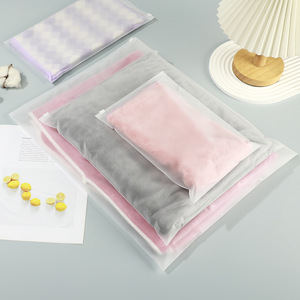 Sacs en polyéthylène refermables avec logo imprimé pour vêtements, t-shirts, emballage en plastique givré personnalisé avec fermeture éclair, sacs à fermeture éclair pour vêtements - Product Image 2