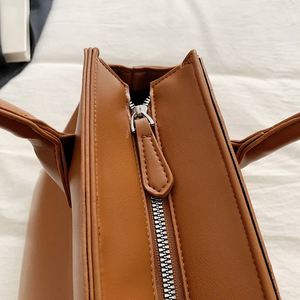Mivor New Classic Fashion Custom Logo Waterproof PU Leather Large Capacity <b>Beach</b> Daily Use Women's Shoulder Zipper Polyester - Product Image 5
