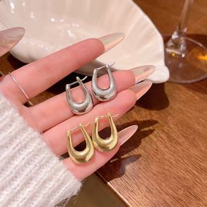 Boucles d'oreilles créoles tendance en acier inoxydable doré, grandes, géométriques, audacieuses, ovales 3D, pour femme, idéales pour les soirées - Product Image 4