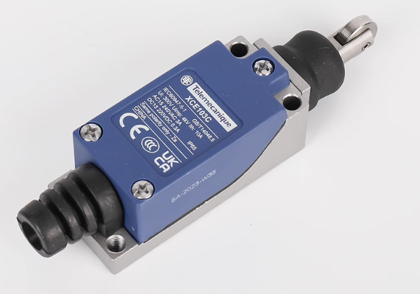 XCE103C Rouleau en acier à 90 degrés, action directe, nouveau modèle