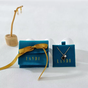 Nouvelle conception, pochette à bijoux en velours avec logo personnalisé, bouton-pression métallique, emballage de bijoux imprimé sur mesure, pochettes pour colliers avec rembourrage - Product Image 5