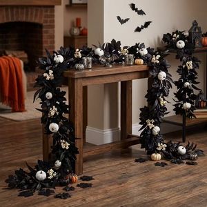 Décoration de Halloween : Guirlande de feuilles d'érable noires et citrouilles blanches en rotin artificiel, à suspendre à la porte, 1,8 m de long, pour usage intérieur et extérieur - Product Image 3