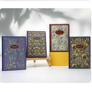 Cuaderno de Tapa Dura Vintage con Páginas Interiores Coloridas y Grabado en Oro - Product Image 6
