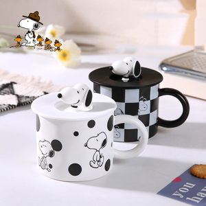 Taza de Cerámica con Diseño de Tablero de Ajedrez Blanco y Negro de Snoopy, con Tapa con Figura de Snoopy, Taza de Café para Parejas con Tapas de Muñecas, <span class=keywords><strong>Caja</strong></span> de Regalo - Product Image 2