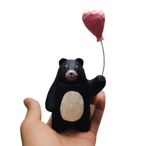 Ornement de ballon en bois fait main en forme d'ours 10x8.2x4.6 cm, décoration de bureau mignonne pour cadeaux de fêtes, artisanat en bois de tilleul - Product Image 5