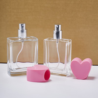 Flacons en verre de sérum pour soins de la peau, parfum clair de haute qualité, 30 ml, forme carrée plate, vaporisateur à pompe en forme de cœur rose, logo personnalisé