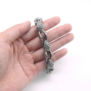 Bracelet unisexe en acier titane avec relief de crâne, design géométrique, style punk moto, bijoux - Product Image 3
