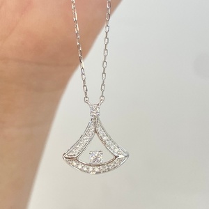 Collar Xinfly de Oro Sólido de 18K con Esmeralda Natural y Diamantes de 0.52ctw, Diseño de Hoja de Ginkgo, Corte Pera, Joyería Fina AU750 - Product Image 6