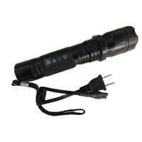 Lampe torche tactique LED de qualité militaire 1200 lumens, zoomable, étanche pour le camping et l'équipement de survie