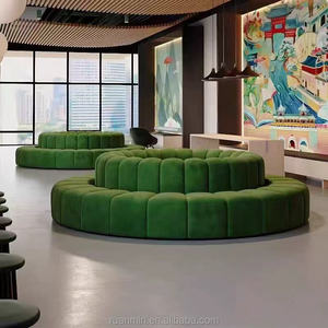 Ensemble de canapés de style nordique <span class=keywords><strong>avec</strong></span> tabourets de bar, <span class=keywords><strong>table</strong></span> à manger et chaises – Mobilier commercial durable pour café et restaurant - Product Image 2