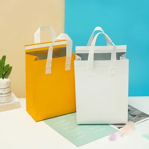 Sac isotherme non tissé personnalisé avec logo, sac en film d'aluminium, sac de courses non tissé pour livraison à emporter - Product Image 4