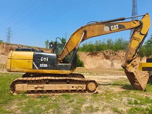 Grande pelle mécanique Caterpillar 323D2L d'occasion, modèle 2022, 23 tonnes, moteur, vente directe usine, stock rapide - Product Image 4