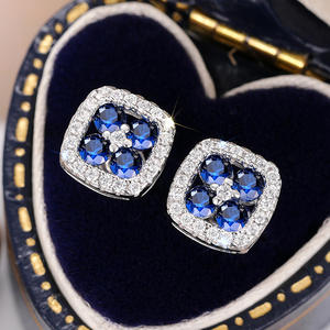 Eleganti Orecchini a Perno in Argento 925 Placcato Oro Bianco con Gemma Blu e Design a Fiore per Donne, Classici per l'Uso Quotidiano - Product Image 4