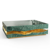 Table basse moderne élégante et luxueuse en laiton poli et marbre vert de qualité supérieure