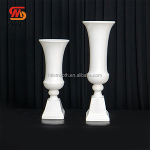 SMOOTH - Florero Alto de Fibra de Vidrio Blanco, Clásico, 1 m, Soporte Estable para Flores, Ideal para Bodas, Fiestas y Decoración del Hogar - Product Image 3