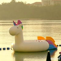 Toboggan aquatique gonflable géant licorne pour enfants, équipement de jeu aquatique, sports nautiques à vendre