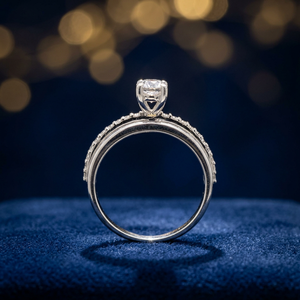 Anillo de compromiso unisex de moissanita con corte cojín, chapado en rodio, certificado IGI, engaste romántico con puntas y piedras laterales de plata. - Product Image 3