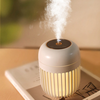 Micro humidificateur à brume ultrasonique silencieux avec lumières LED Lampe de bureau en plastique pour la décoration intérieure et la voiture Ultraviolet et antibactérien