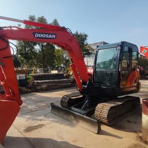 Mini-pelleuse sur chenilles d'occasion Doosan DX60-9C 6 tonnes en bon état, modèle 2023, capacité de godet 0,21-0,23 m, moteur, pompe à engrenages - Product Image 2