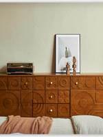 Meuble TV en bois massif de style français moderne sculpté avec tiroirs, taille et couleur personnalisables pour salon et entrée (rangement)